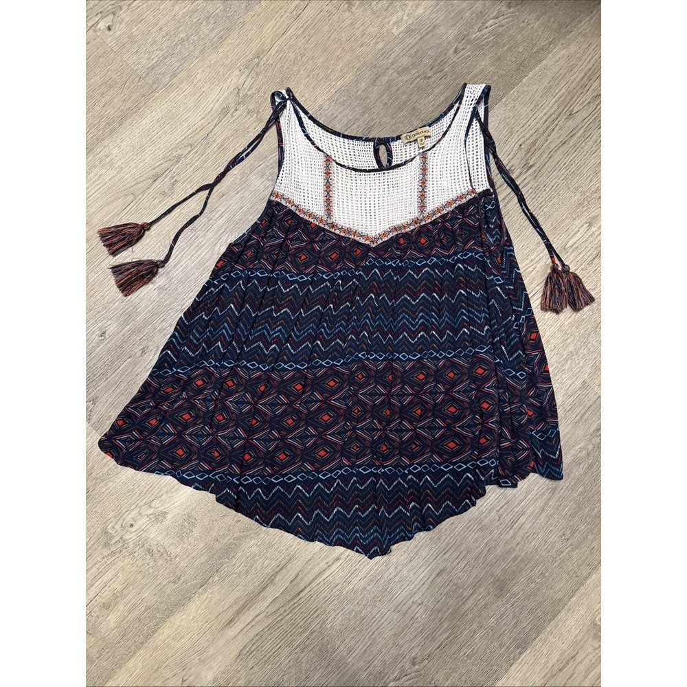 Democracy Womens Sleeveless BOHO Top Size Medium Navy White Printed Crochet Yoke